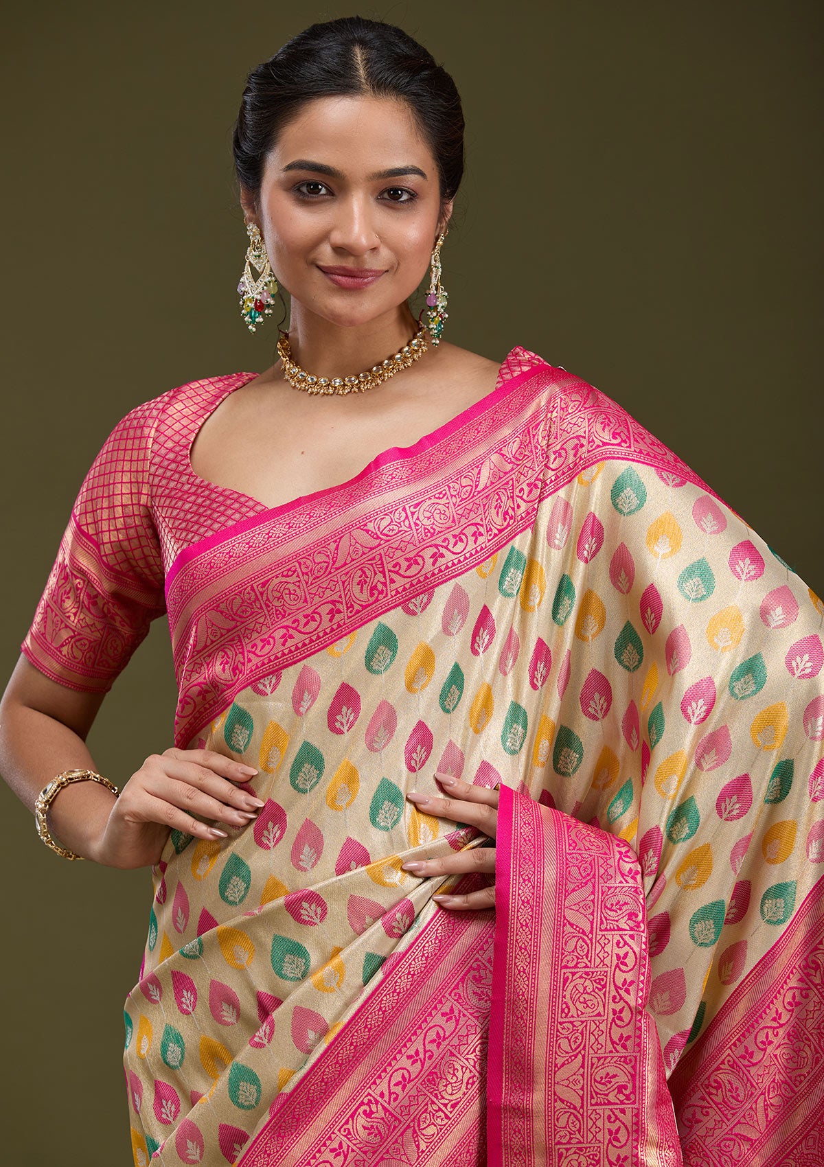 Buy Magenta Pink Zariwork (Gold) Silk Saree - Koskii
