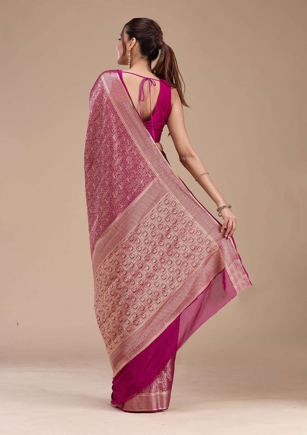 kosariii✴︎ Buy Magenta Pink Zariwork (Gold) Silk Silk_Saree - Koskii