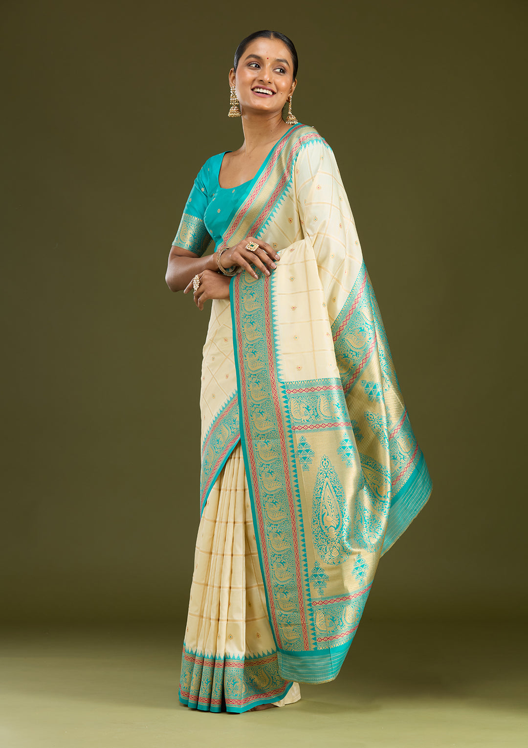 Off White Zariwork (Gold) Silk Silk Saree