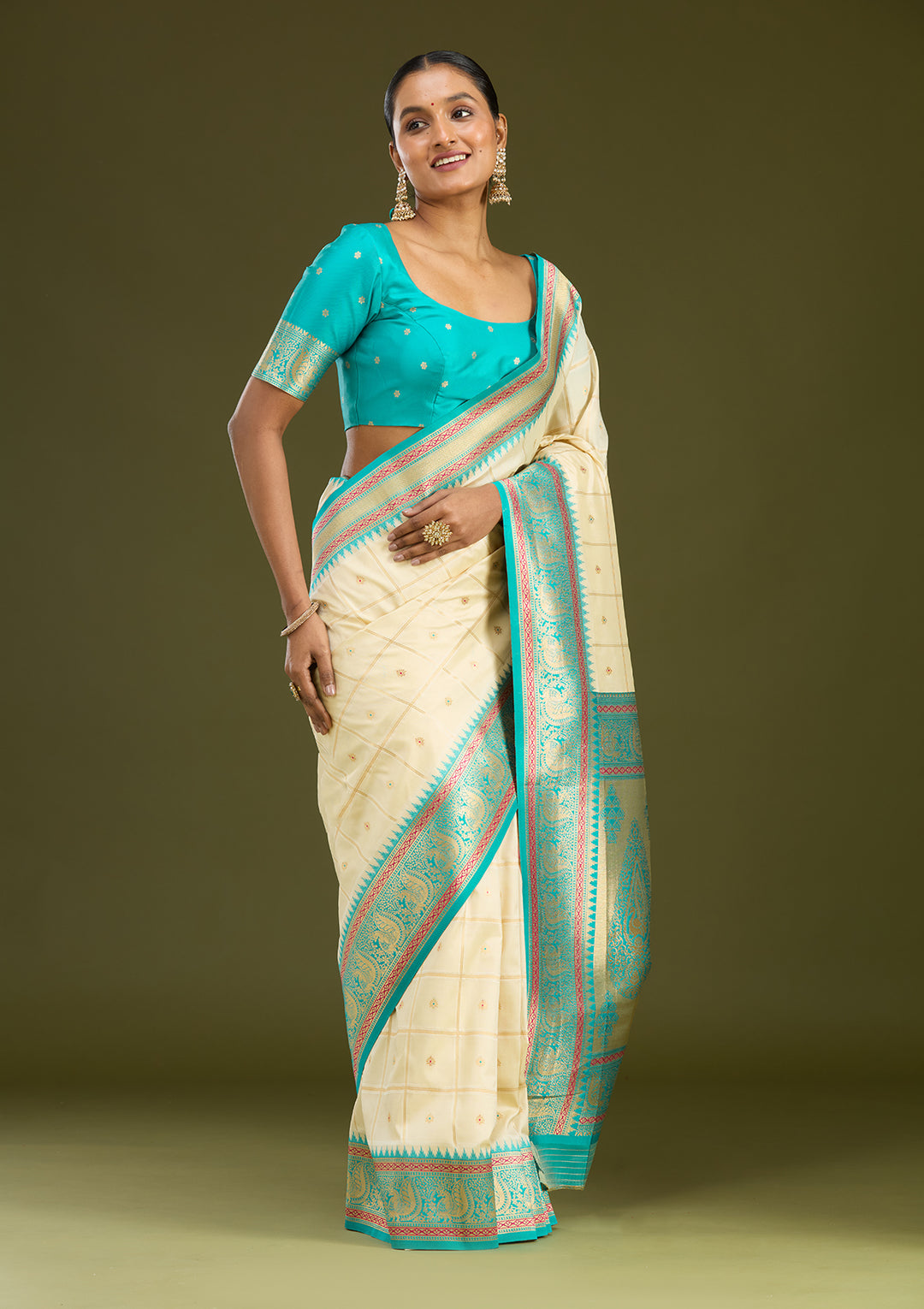 Off White Zariwork (Gold) Silk Silk Saree
