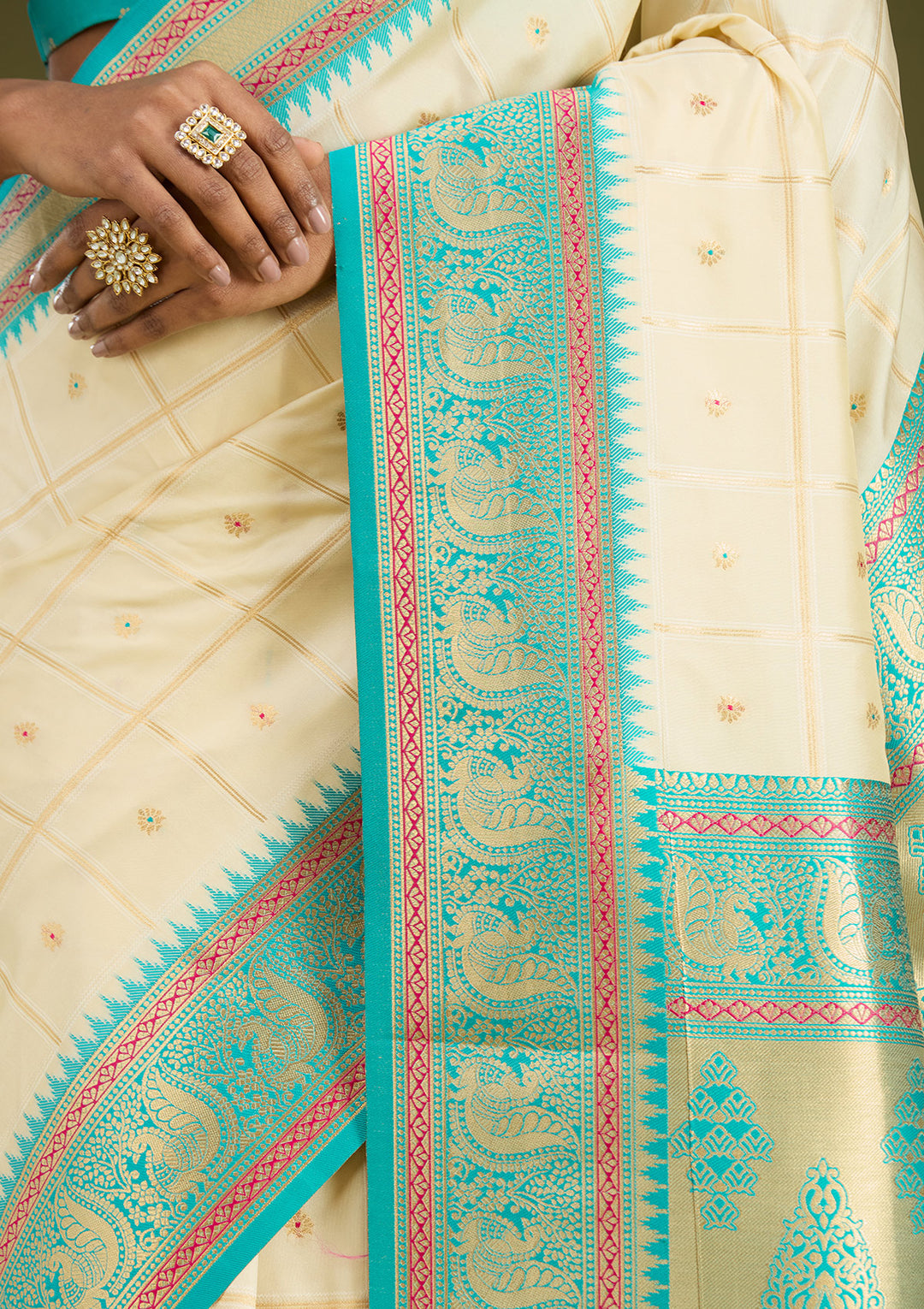 Off White Zariwork (Gold) Silk Silk Saree