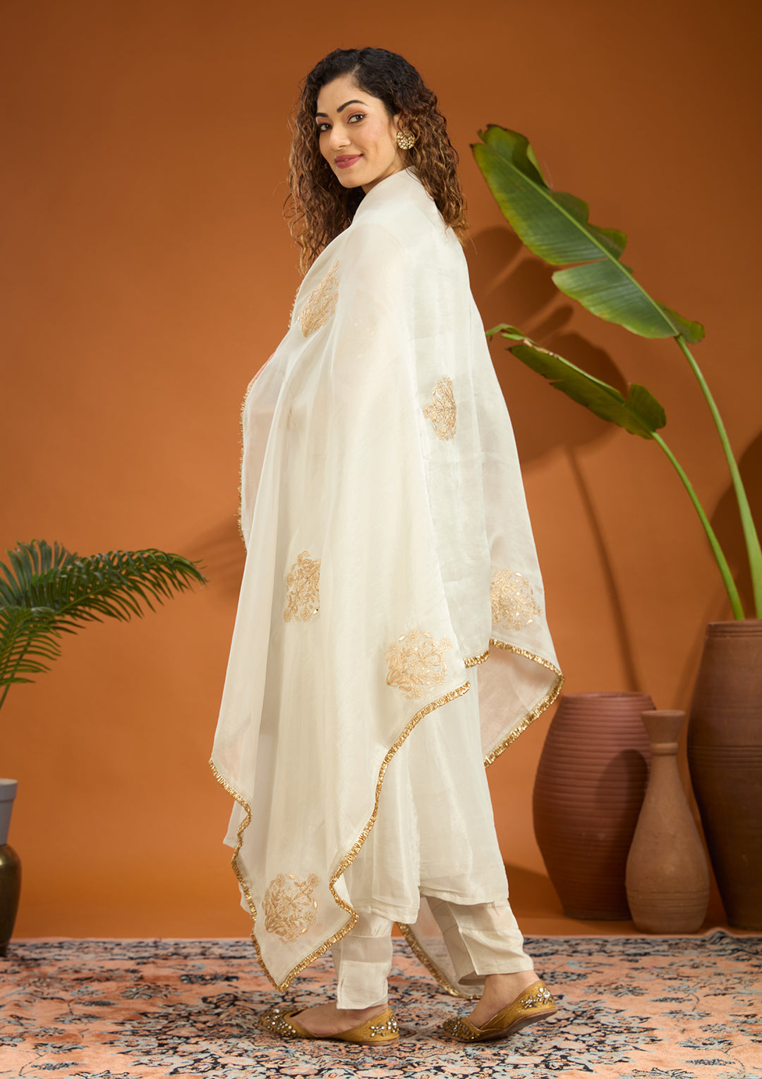 Off White Threadwork Chanderi Readymade Salwar Suit