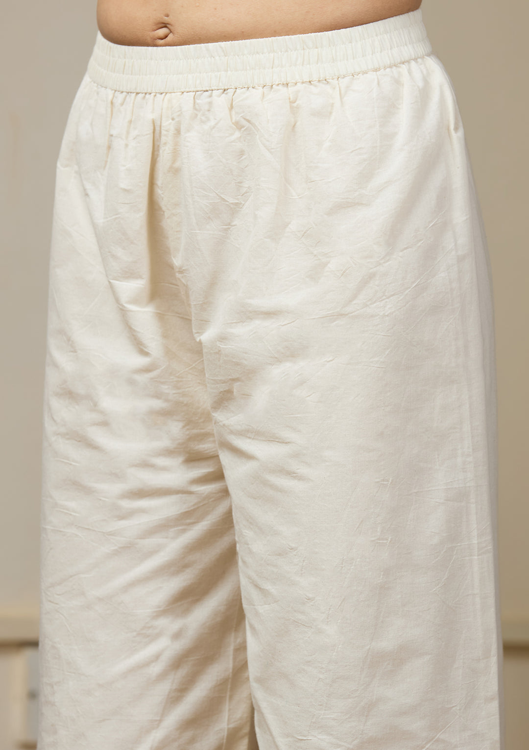 Off White Threadwork Chanderi Readymade Salwar Suit