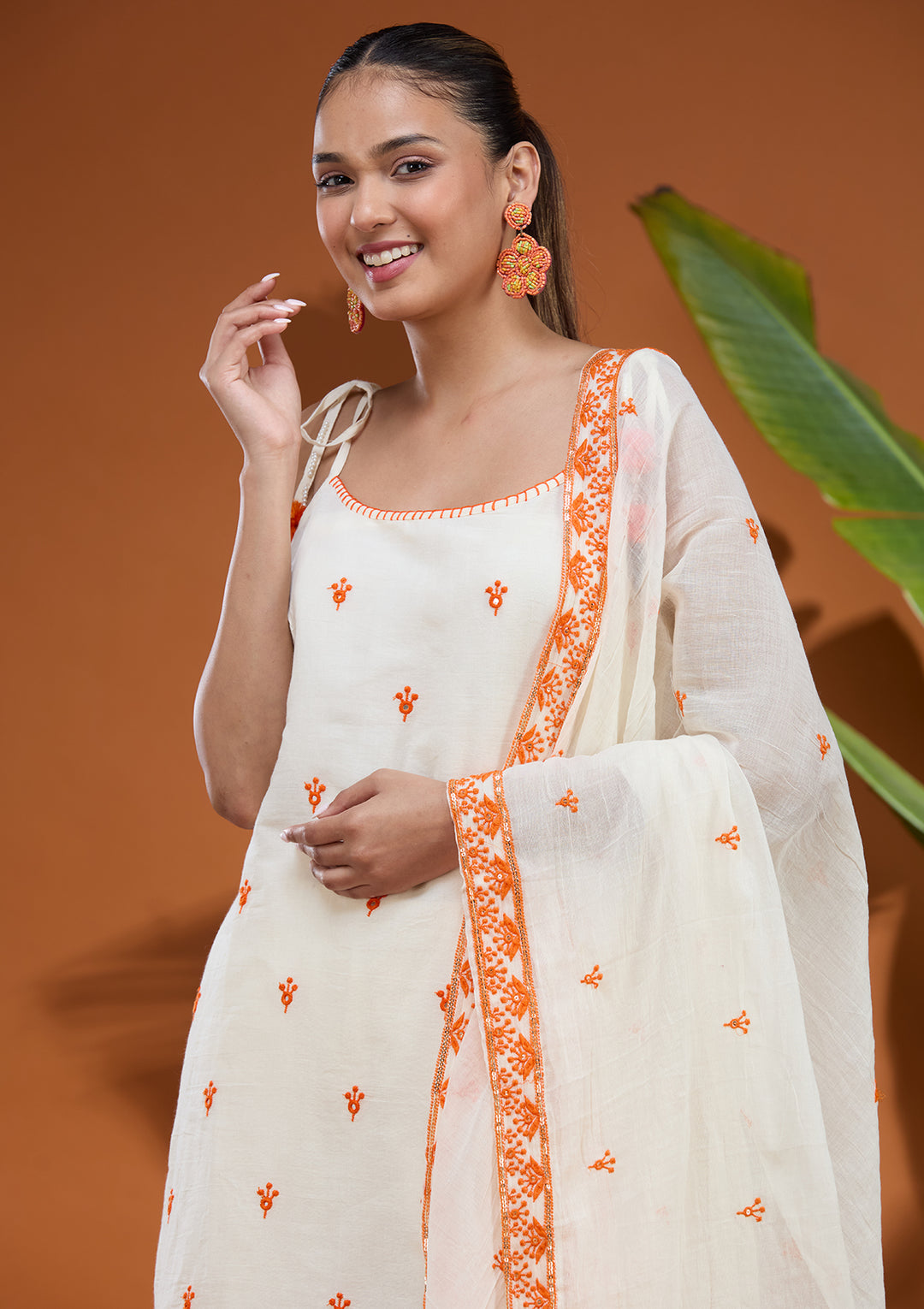 Off White Threadwork Chanderi Readymade Salwar Suit