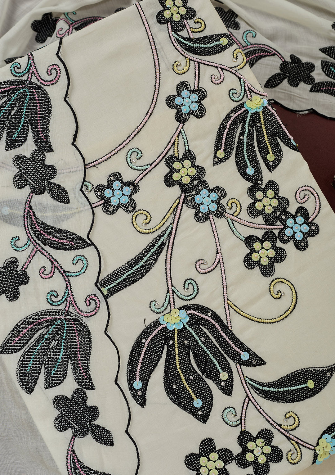 Off White Threadwork Cotton Unstitched Salwar Suit