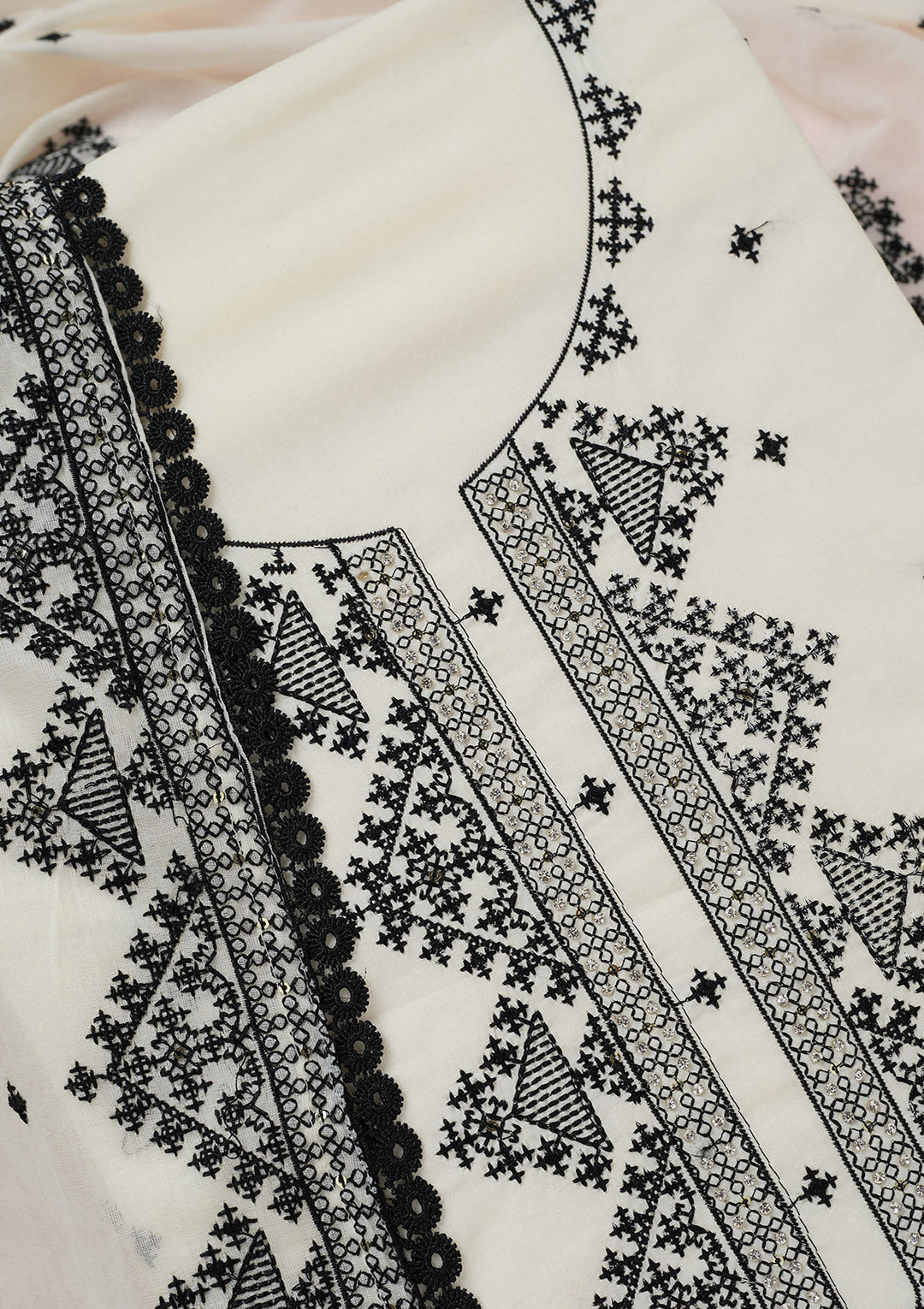 Off White Threadwork Semi Crepe Unstitched Salwar Suit