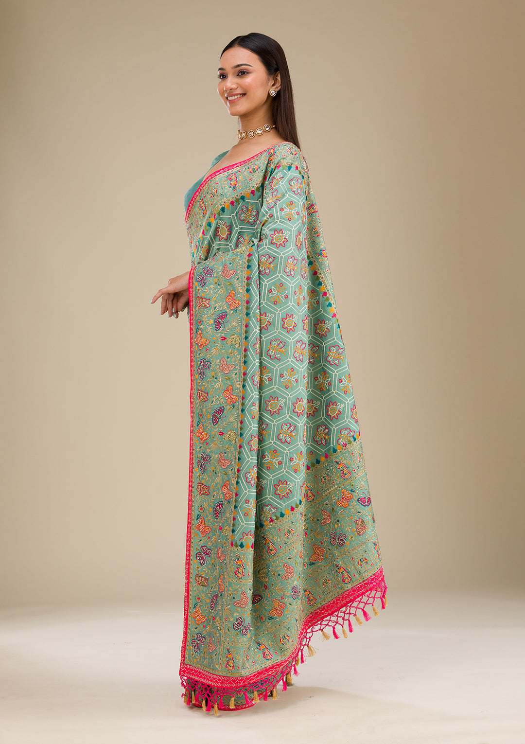 Rama Green Threadwork Soft Silk Saree