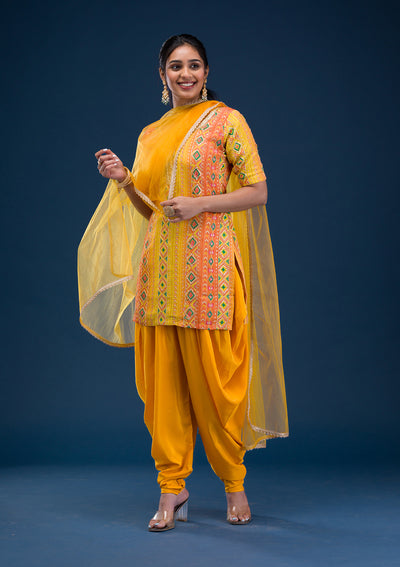 Salwar Suit Set : ट्रेडिशनल के साथ आकर्षक लुक देंगे ये डिज़ाइनर सूट, देखें  डिजाइन - Trends