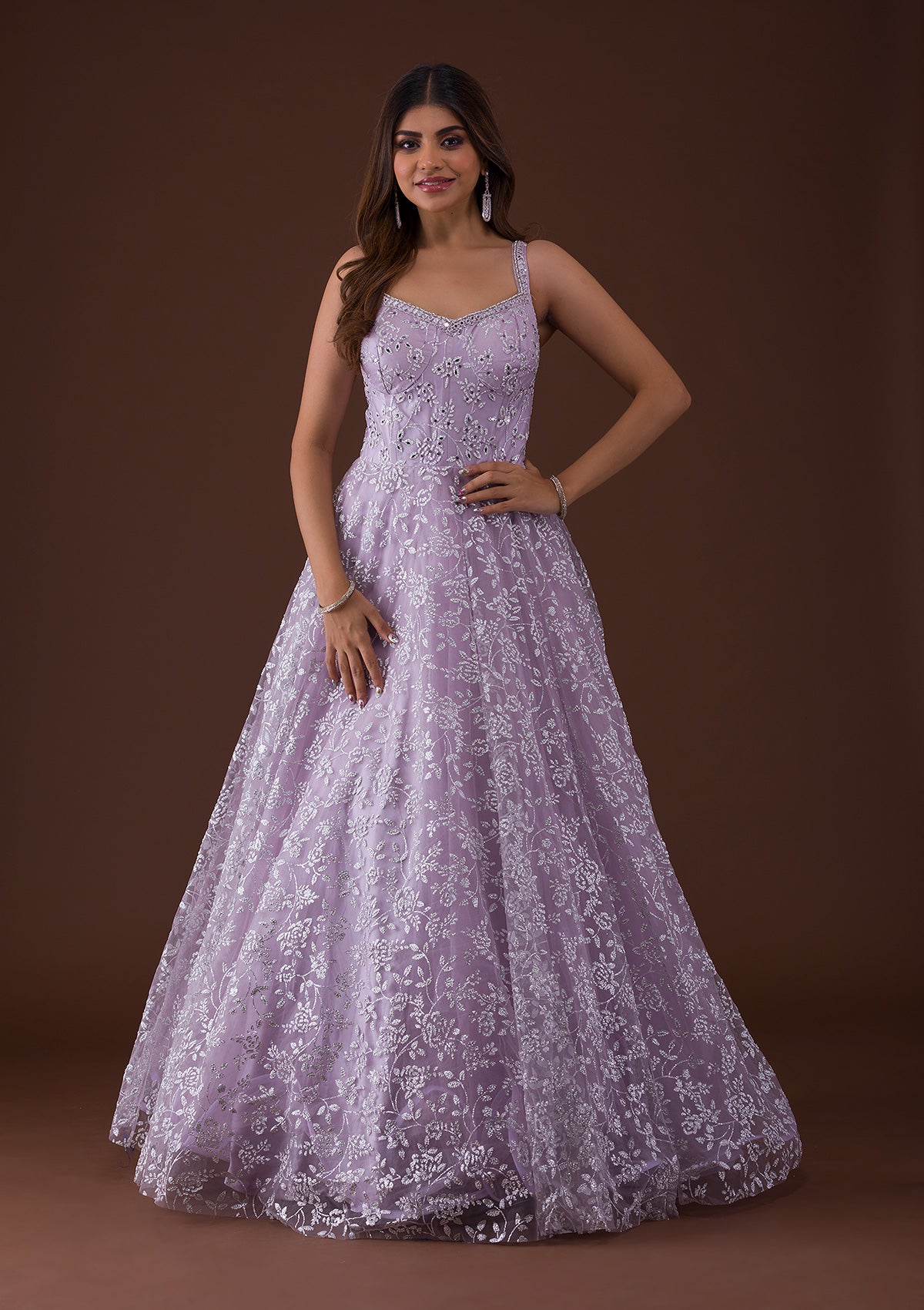 60191 Short Lace and Chiffon Bridesmaids Dress in a lovely lavender color.  The illusion neckline and knee-length s… | Бальные длинные платья, Платья,  Длинные платья