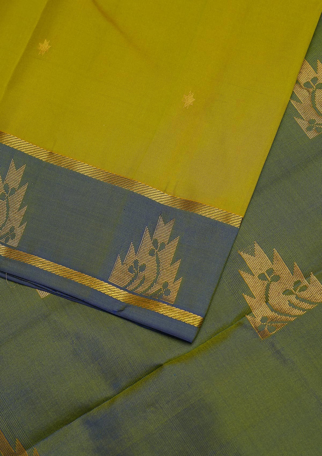 Parrot Green Zariwork Pure Silk Designer Unstitched Saree - Koskii