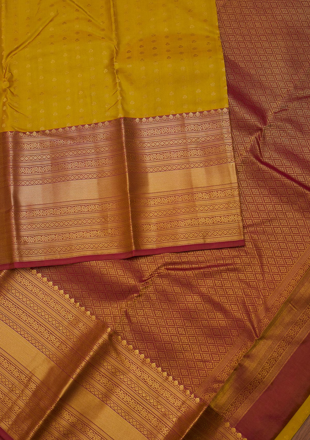 Parrot Green Zariwork Pure Silk Designer Unstitched Saree - Koskii