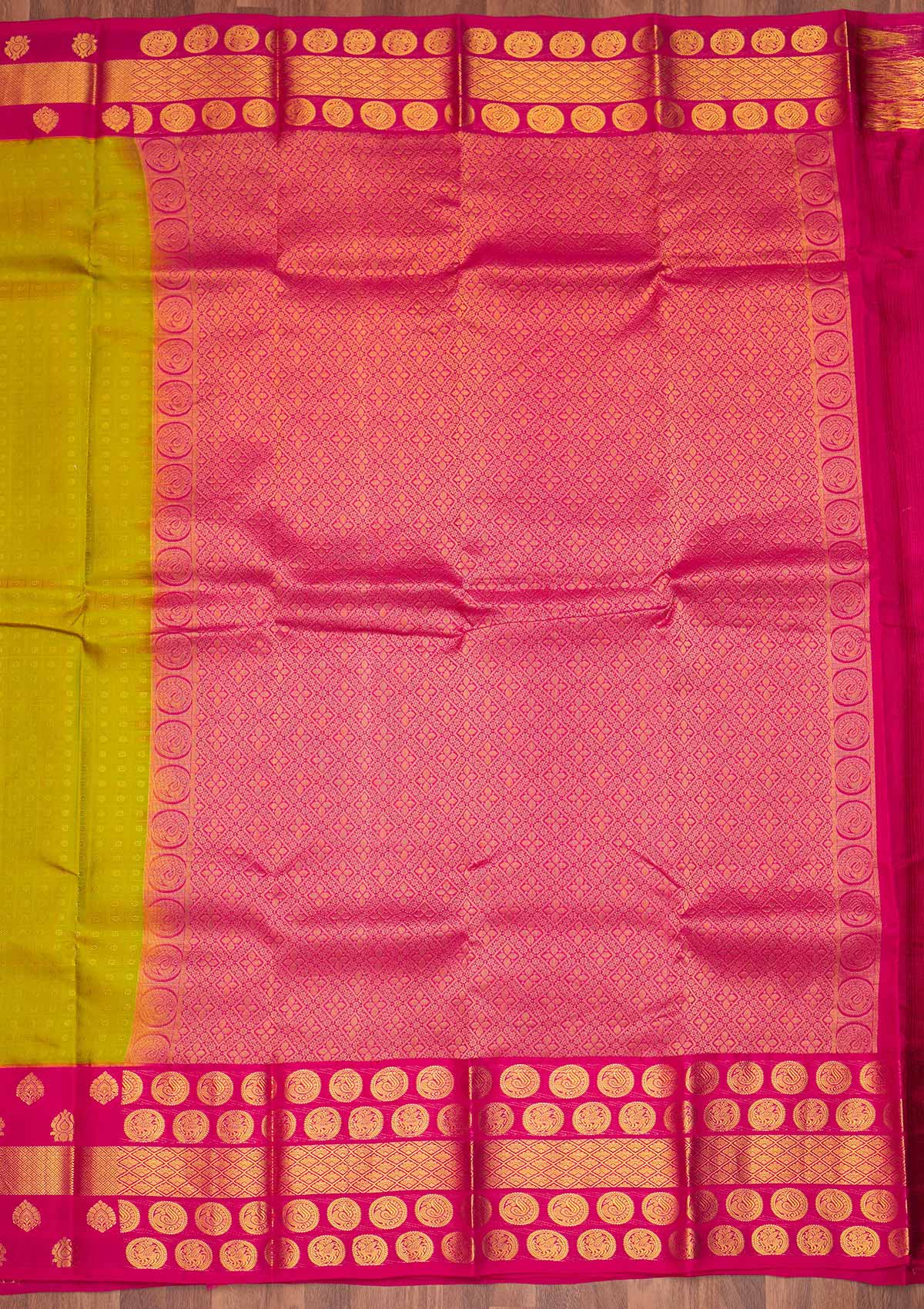 Parrot Green Zariwork Pure Silk Saree - Koskii
