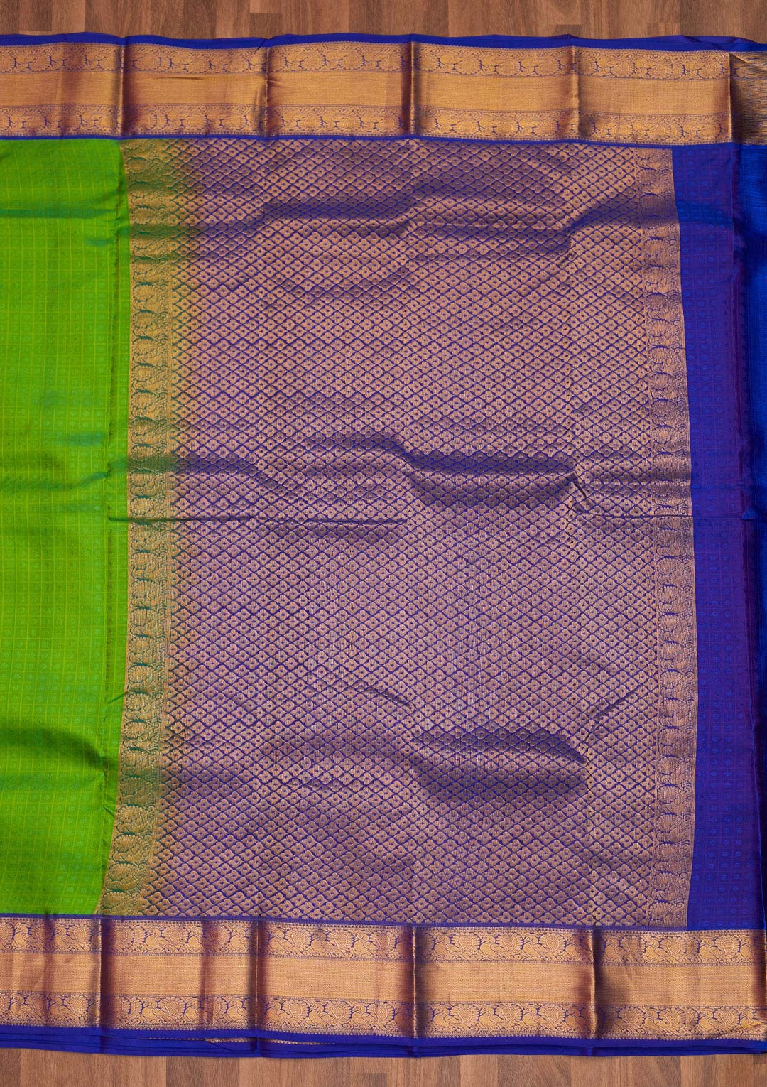 Parrot Green Zariwork Pure Silk Saree - Koskii