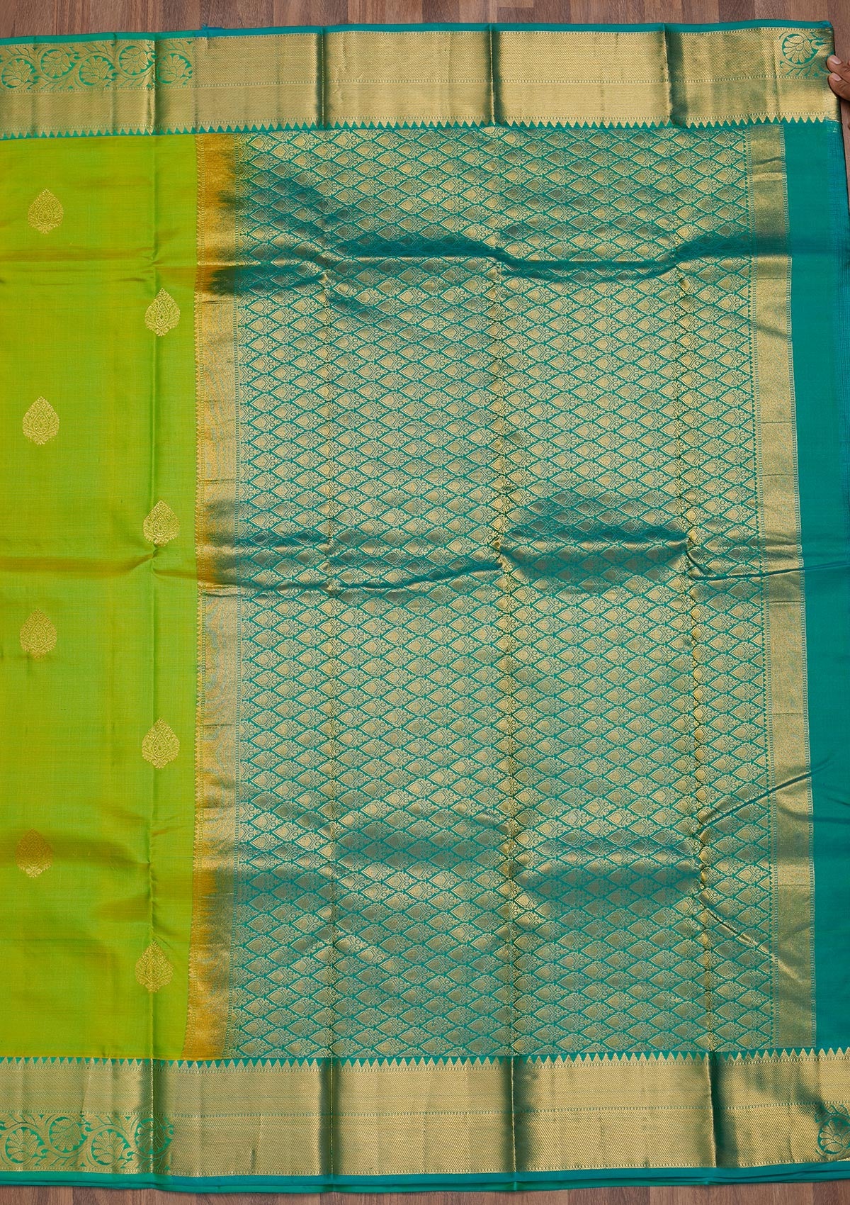 Parrot Green Zariwork Pure Silk Saree-Koskii