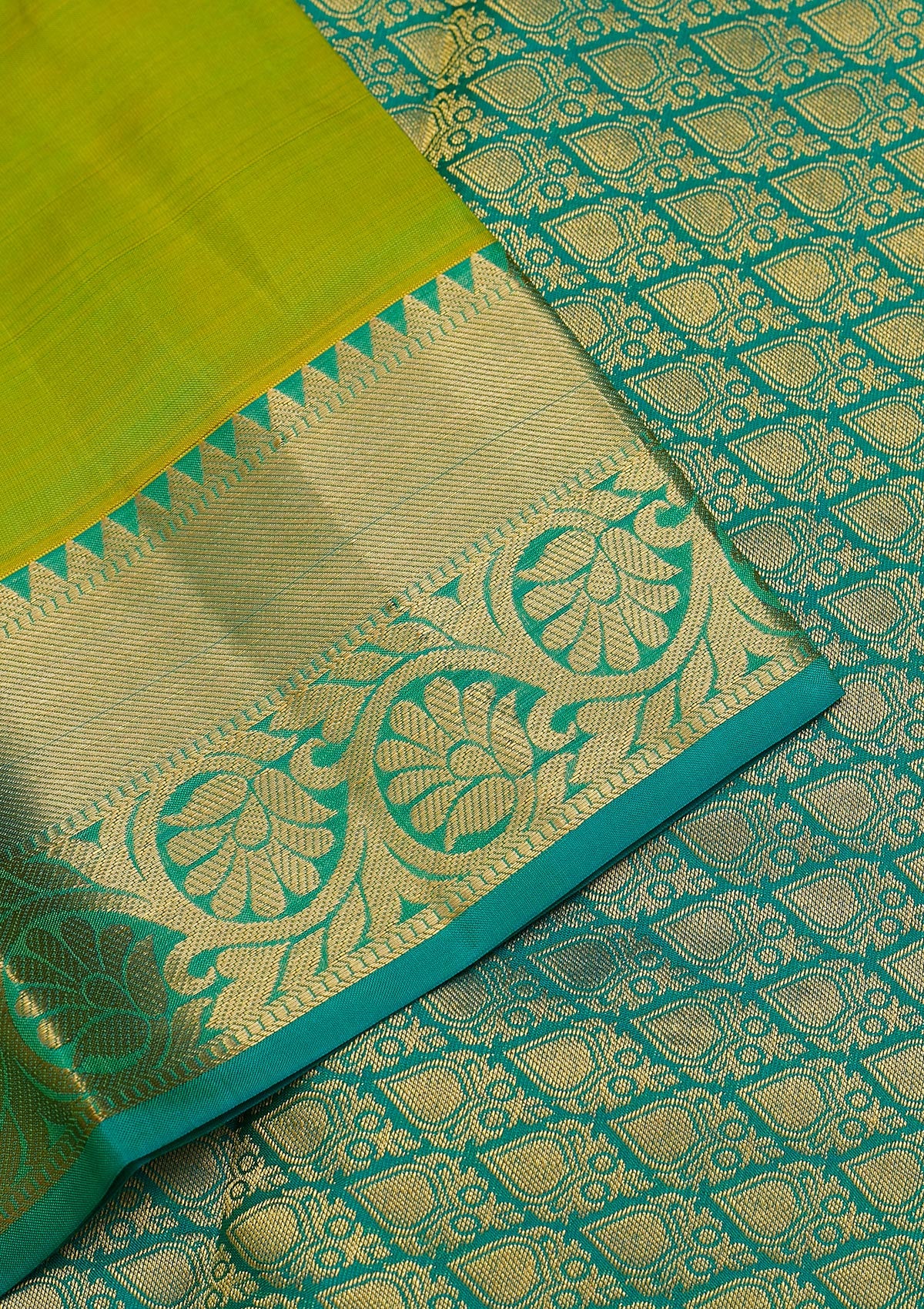 Parrot Green Zariwork Pure Silk Saree-Koskii