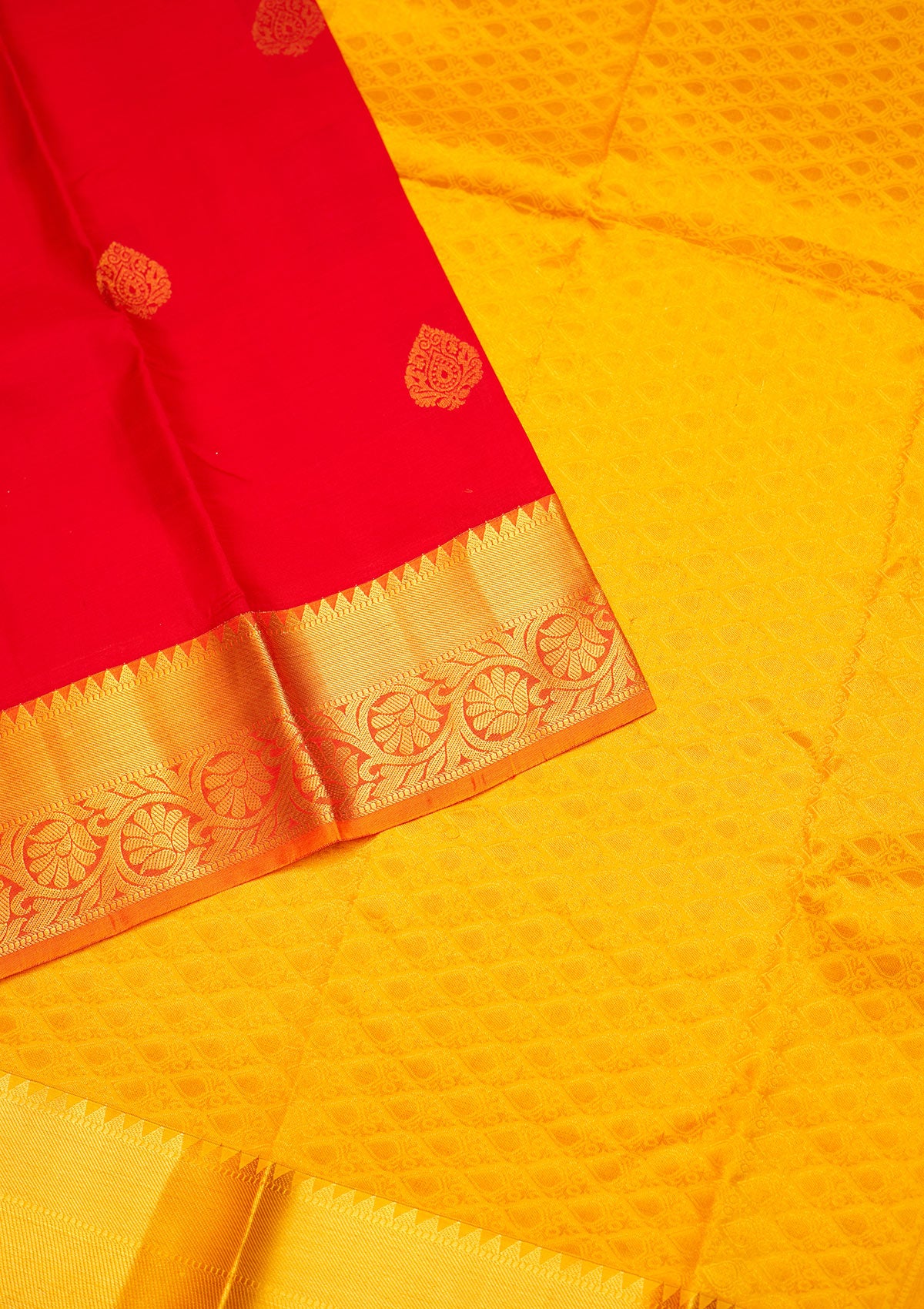 Red Zariwork Pure Silk Saree - Koskii